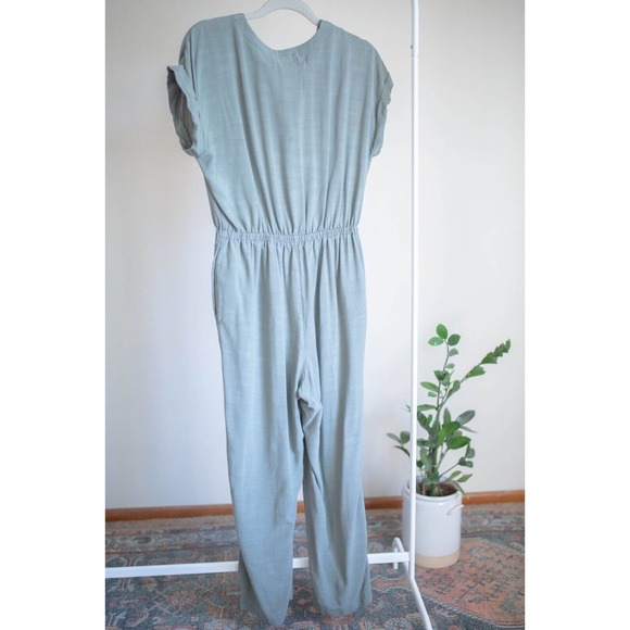 Gap Moss Green Womens Viscose V-Neck Jumpsuit Romper with Buttons Pockets SZ S - Picture 6 of 7